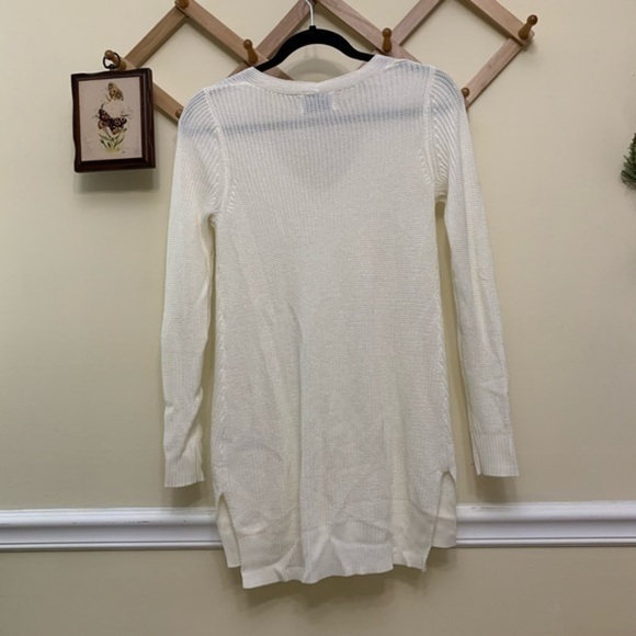🔴 Old navy oversized sweater. MUST BUNDLE 2+ ITEMS TO PURCHASE - Picture 2 of 4